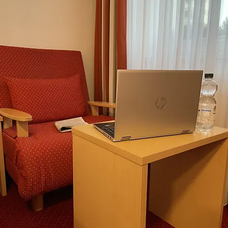 Bettina Garni 3* Günzburg