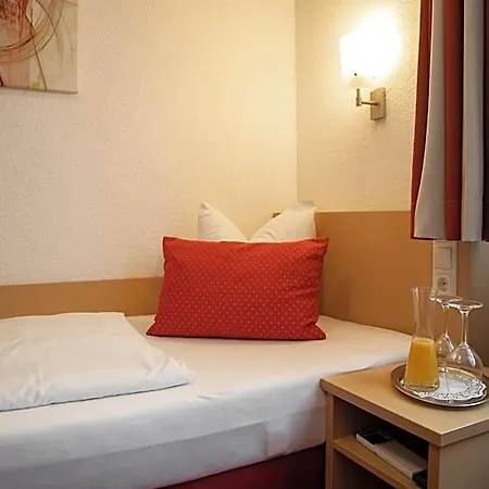 Hotel Bettina Garni 3*