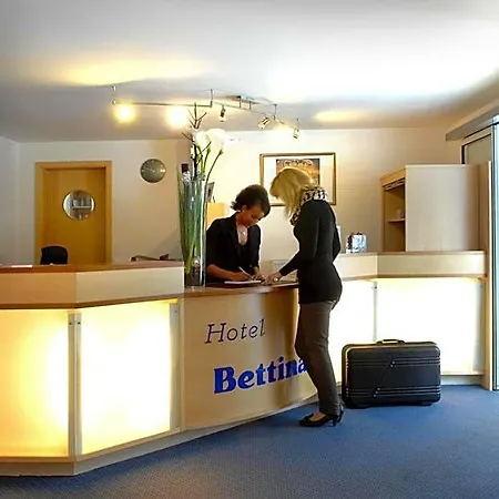 Bettina Garni 3*